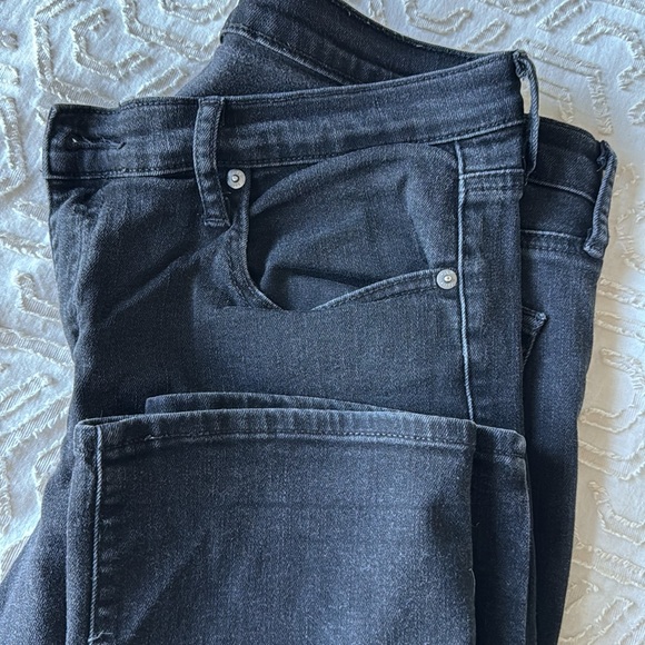 Black GAP jeans. Mid rise straight cut - Picture 2 of 2